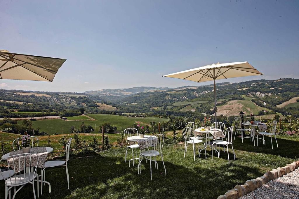 Villa Tamara Country&Spa Suites Montefiore Conca Esterno foto